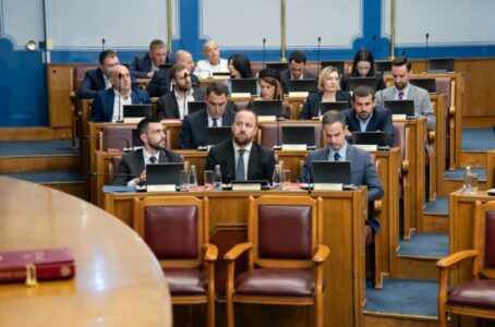 Ustaše DPS poslanici i blokiraše rad Skupštine Crne Gore