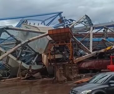 KATAKLIZMA U CRNOJ GORI Oluja demolirala plaže, automobili pod vodom, orkanski vjetar čupa krovove i drveće (video)